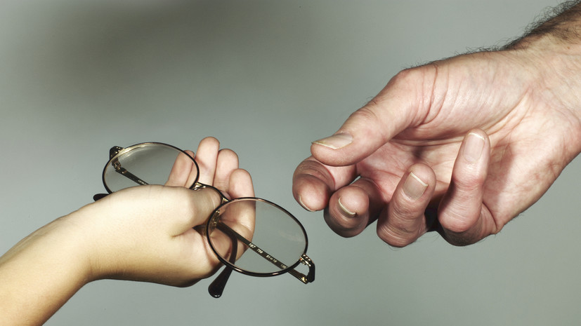 Офтальмолог Барышникова опровергла утверждение о необходимости перерыва в ношении очков