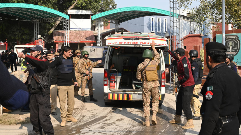 Число жертв взрыва в мечети Пакистана возросло до 44