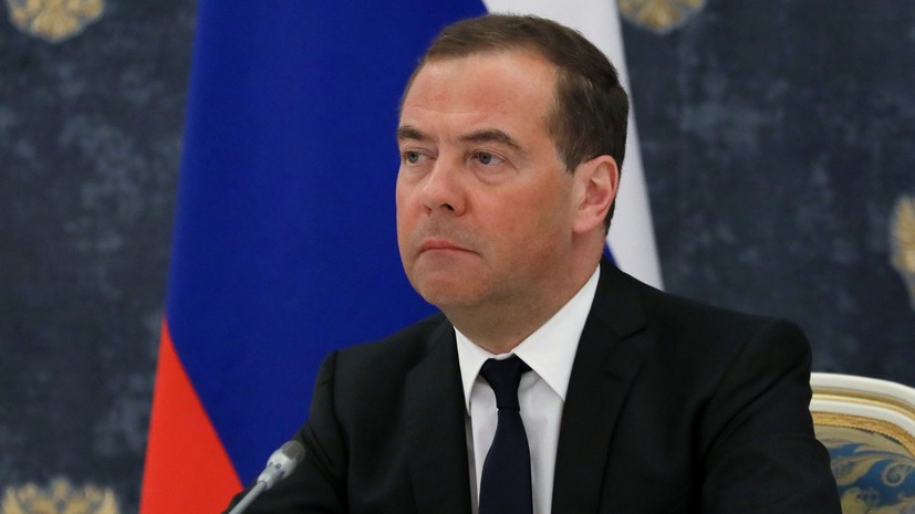 Медведев: Западу не хватает мужества признать, что санкции против России провалились