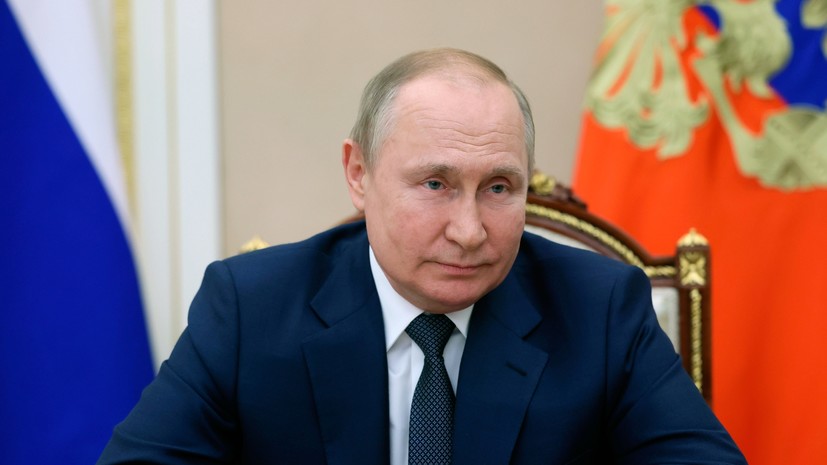 Путин поручил разработать программу по профилактике негативных социальных явлений в молодёжной среде