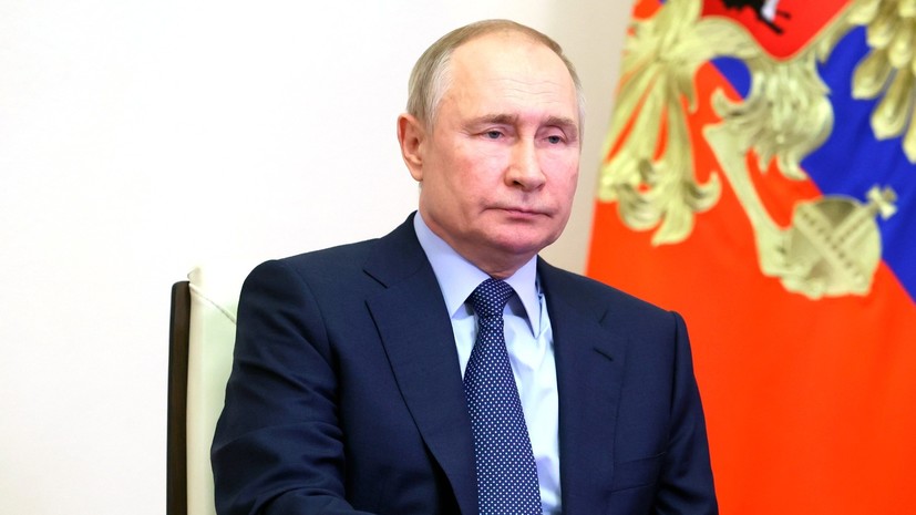 Путин поручил Минобрнауки до 1 августа ввести курс по основам российской государственности