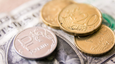Курс рубля растёт к доллару, юаню и евро