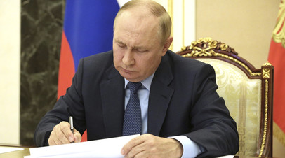 Путин поручил рассмотреть освобождение от воинской обязанности мобилизованных врачей