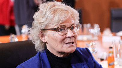 Министр обороны Германии Ламбрехт попросила канцлера Шольца об отставке