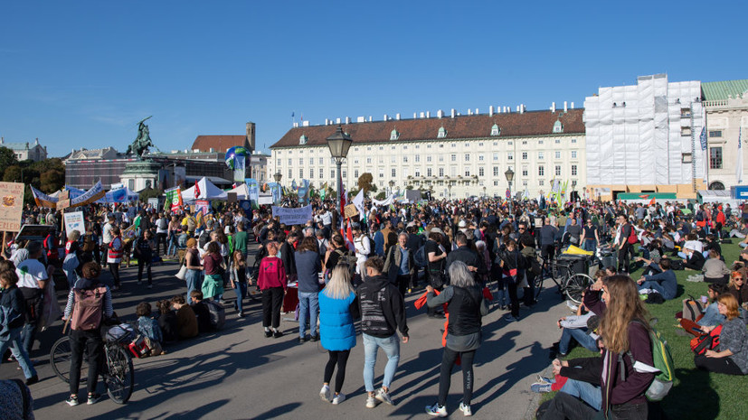 В Вене прошла акция протеста с требованием отмены антироссийских санкций
