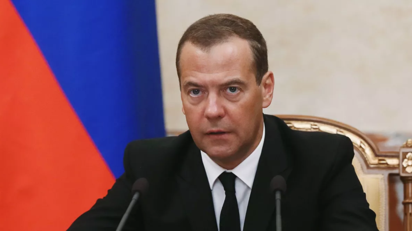 Медведев заявил, что несостоявшемуся украинскому государству ничего не поможет
