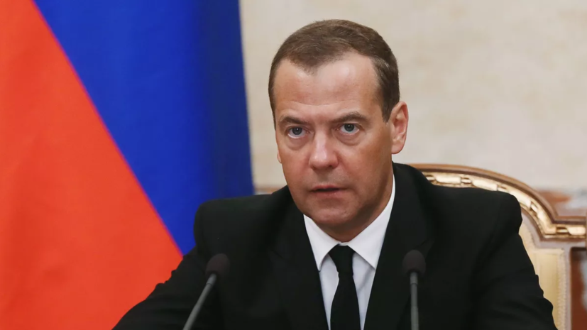 Медведев анонсировал увеличение поставок всех видов военной техники в 2023 году