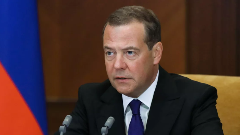 Медведев: рост поставок вооружений позволит нанести поражение украинским неонацистам