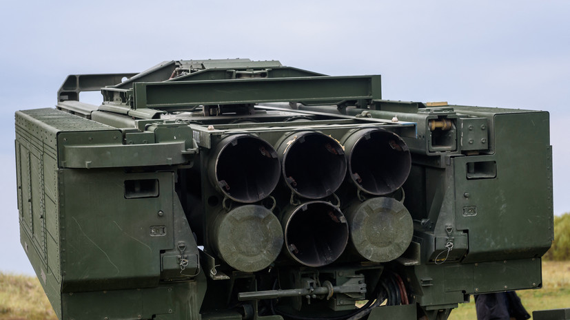 Bloomberg: поставка Киеву дальнобойных снарядов для HIMARS займёт около девяти месяцев