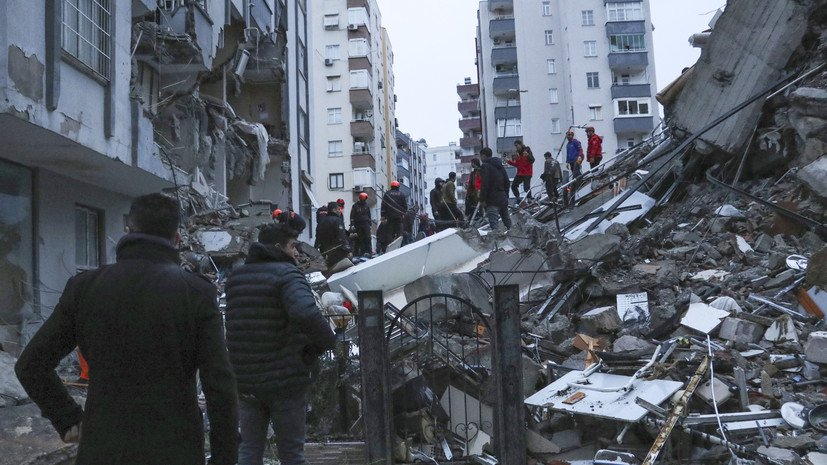 МЧС России готово направить два самолёта со спасателями в Турцию в связи с землетрясением