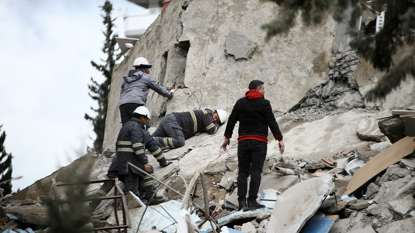 Великобритания отправит 76 спасателей для помощи Турции в связи с землетрясением