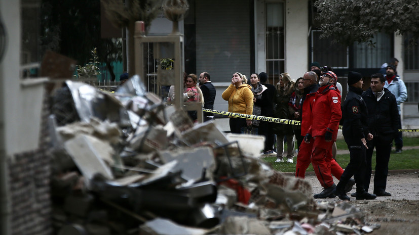 Число жертв землетрясения в Турции достигло 1121