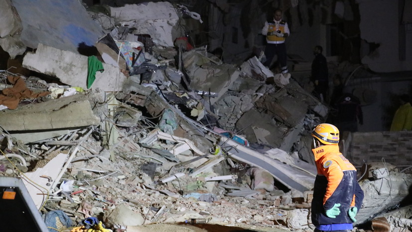 Турецкие футбольные клубы организовали помощь пострадавшим от землетрясения