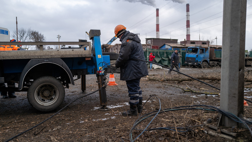 Азаров спрогнозировал полный коллапс энергосистемы Украины
