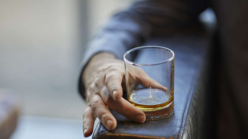 «Ъ»: в России алкогольные компании ищут замену виски и джину