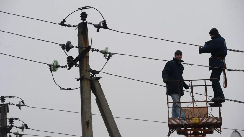 Специалисты устранили 15 аварий на высоковольтных сетях в Крыму за день
