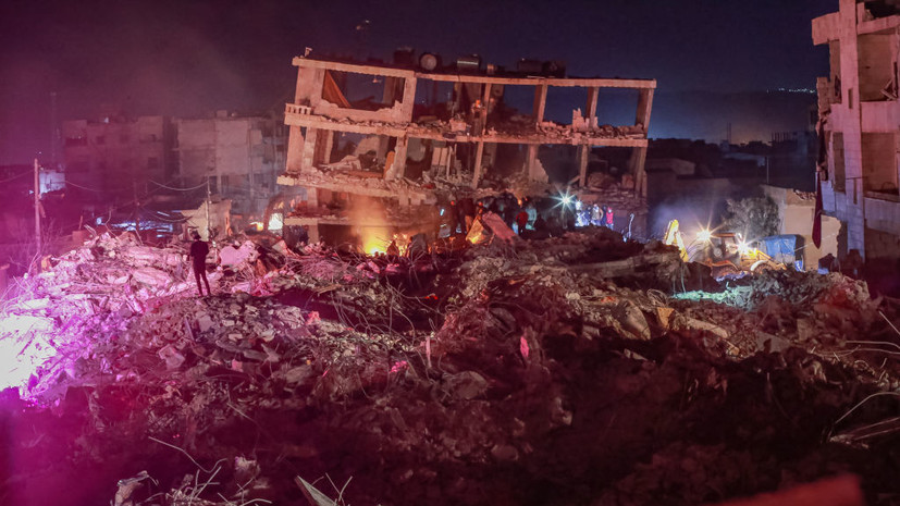Спасатели определили предполагаемое местонахождение россиян под завалами в Хатае