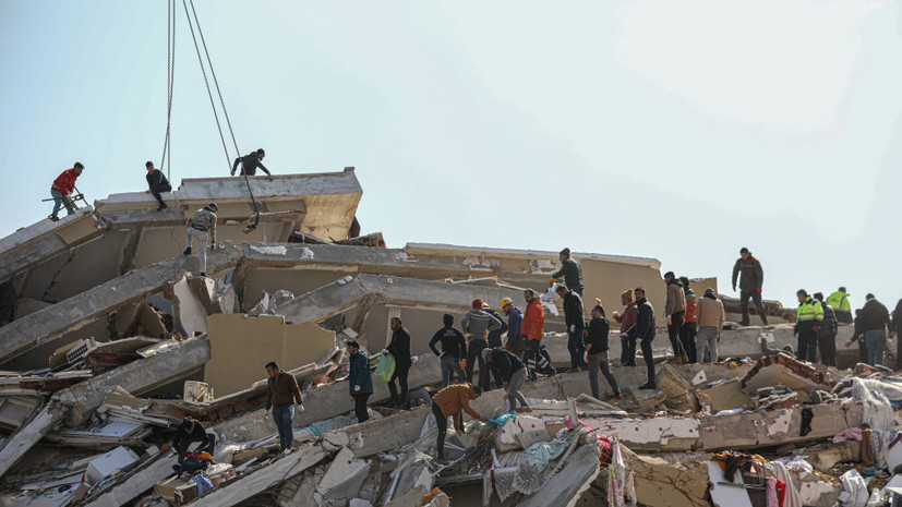 Российские спасатели в Турции разобрали почти 900 квадратных метров завалов
