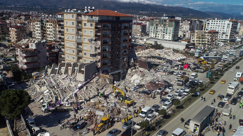 Sabah: в Турции задержали подрядчика рухнувшего при землетрясении жилого комплекса