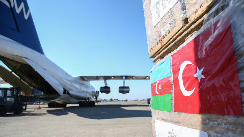 Третья транспортная колонна с гумпомощью из Баку доехала до Турции