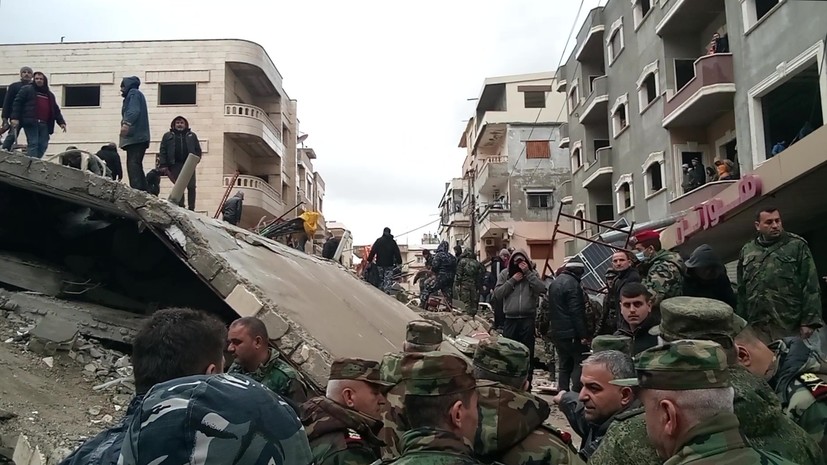 Российские военные оказали медпомощь 321 пострадавшему от землетрясения в Сирии