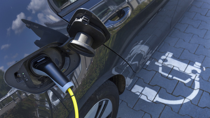 Мэр Казани: владельцы электромобилей могут бесплатно пользоваться парковками