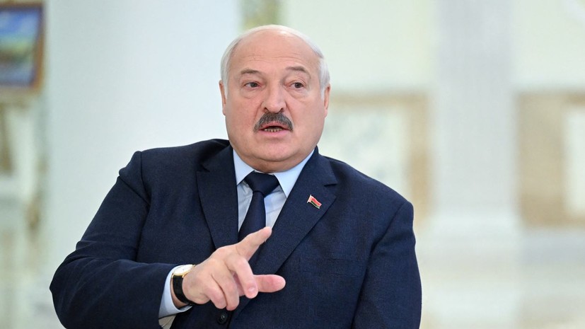 Лукашенко заявил, что Зеленский уничтожает Украину