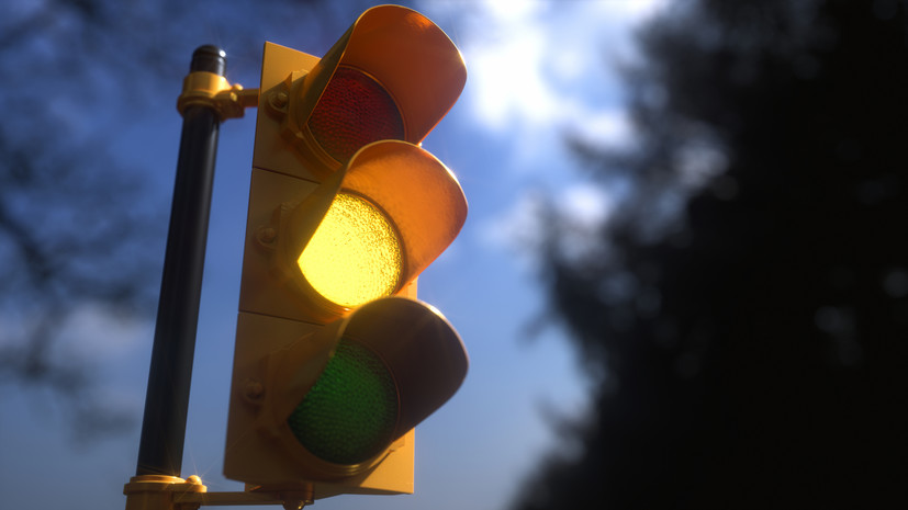 Автоэксперт Похмелкин объяснил штрафы за проезд на жёлтый сигнал светофора