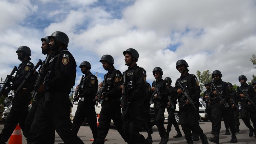 Geo TV: двое боевиков убиты в ходе атаки на участок полиции в пакистанском городе Карачи