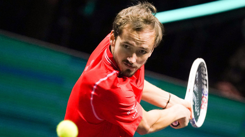 Медведев обыграл Оже-Альяссима и вышел в полуфинал теннисного турнира в Роттердаме