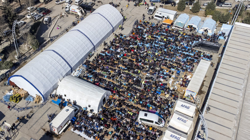 Свыше 374 тысяч человек были эвакуированы из зон землетрясений на юго-востоке Турции