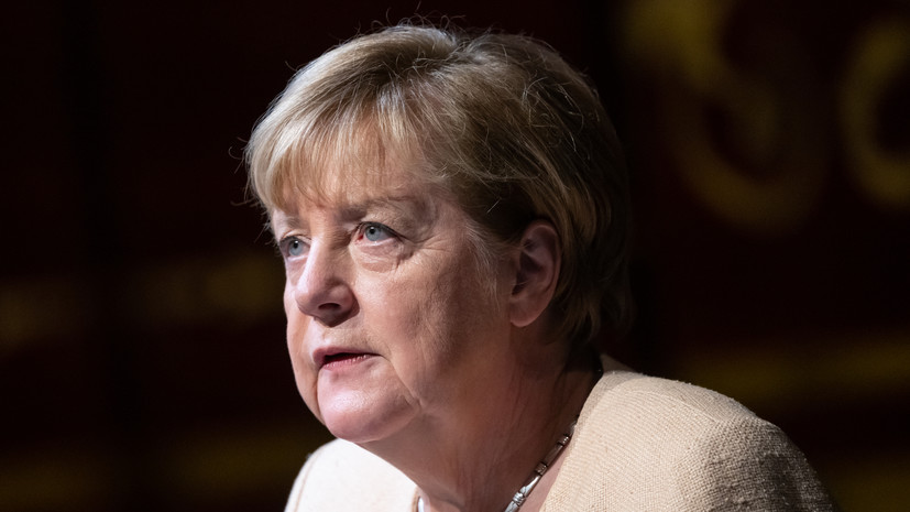 Кабмин ФРГ: сотрудники МИД Германии помогали переводить беседу пранкеров с Меркель