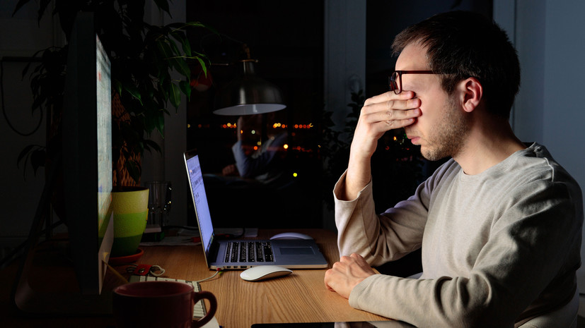 Офтальмолог Хомяков перечислил способы защитить глаза при работе за компьютером