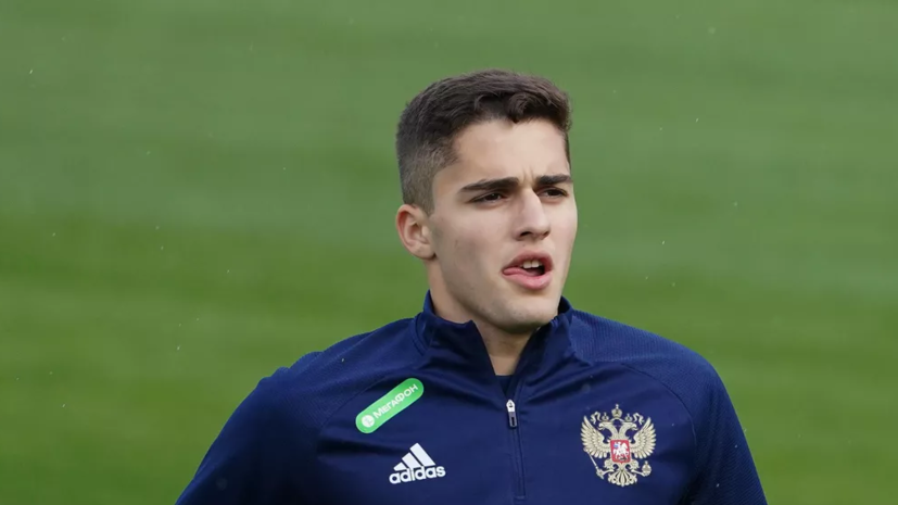 Отец Захаряна опроверг информацию о переходе сына в «Галатасарай»