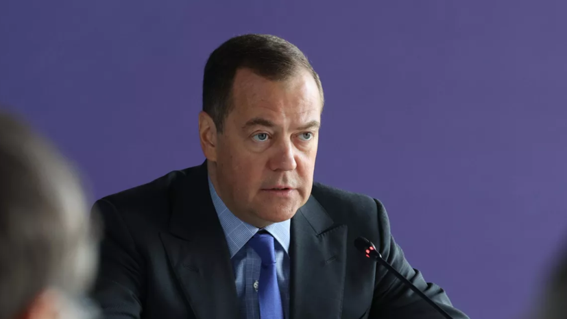 Медведев объяснил приостановку Россией ДСНВ бездарной антироссийской политикой США