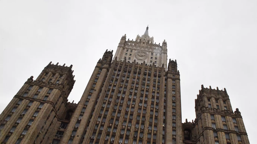 МИД: Россия продолжит выполнять количественные ограничения на вооружения в рамках ДСНВ