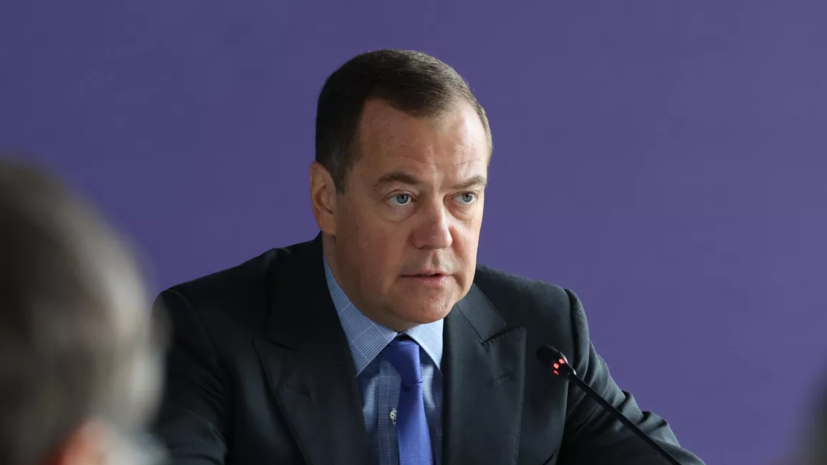 Медведев заявил, что Россию порвут на части, если она остановит СВО без победы
