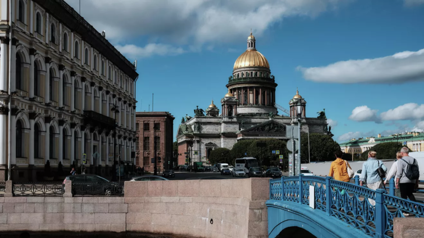 В Петербурге праздничная подсветка украсит шесть фасадов домов 23 февраля