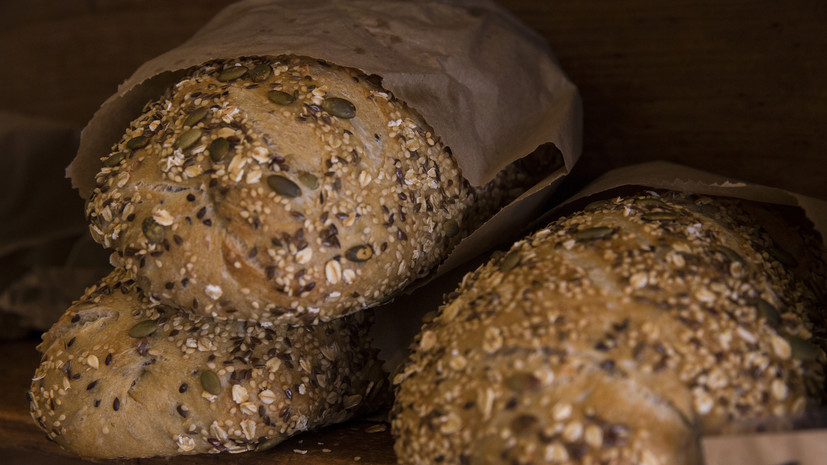Диетолог Королёва назвала цельнозерновой хлеб полезным для пожилых