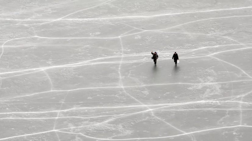 Спасатели призвали магаданских рыбаков не выезжать на нестабильный лёд