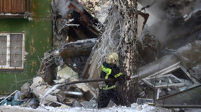 На протяжении суток мероприятия по разбору не прекращались: при взрыве газа в Новосибирске погибли 13 человек