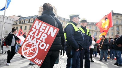 Демонстрация противников НАТО в Мюнхене