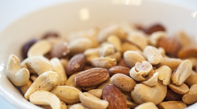 Диетолог Русакова назвала орехи и крупы лучшей заменой мясу на время поста