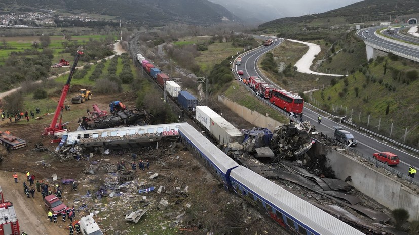 Число жертв столкновения поездов в Греции возросло до 57