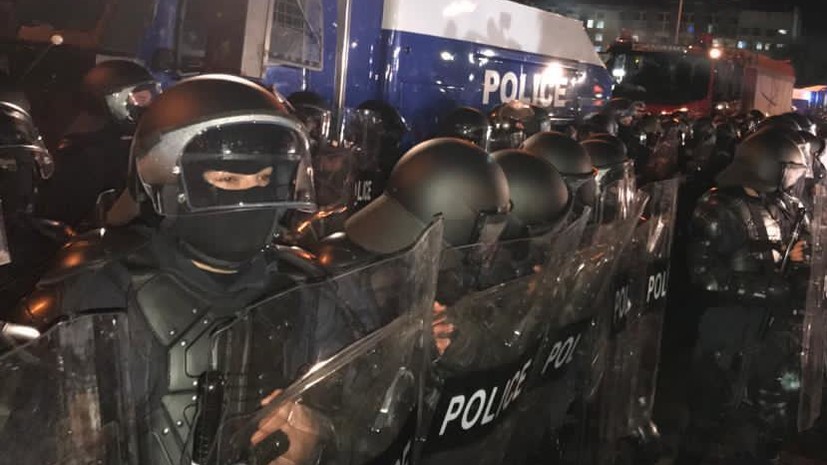 В Тбилиси ﻿спецназ применил слезоточивый газ и водомёты для разгона акции протеста