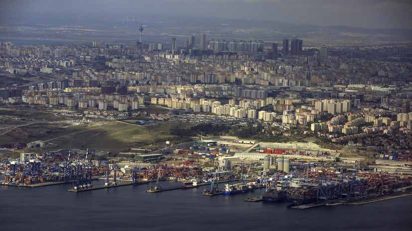 «Коммерсантъ FM»: Турция остановила транзит санкционных грузов в Россию