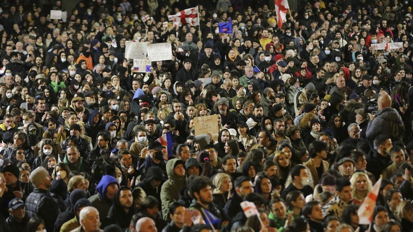 Участники протестов в Тбилиси потребовали отставки правительства