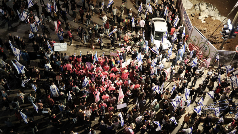 В Израиле десятки тысяч человек вышли на протесты против правительства Нетаньяху