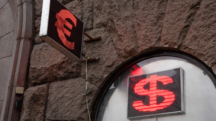 Экономист Беляев объяснил, почему курс доллара в ходе торгов опустился ниже 75 рублей