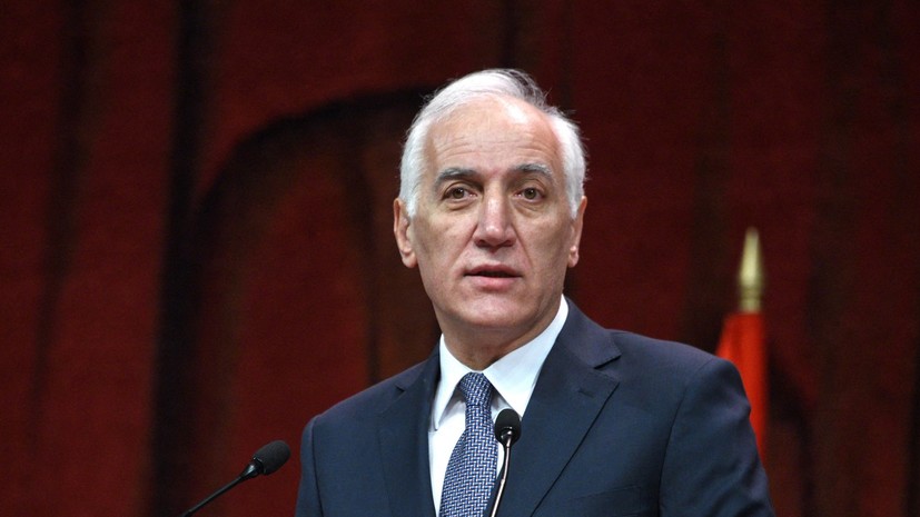 Президент Армении уволил командующего армяно-российской объединённой группировкой войск